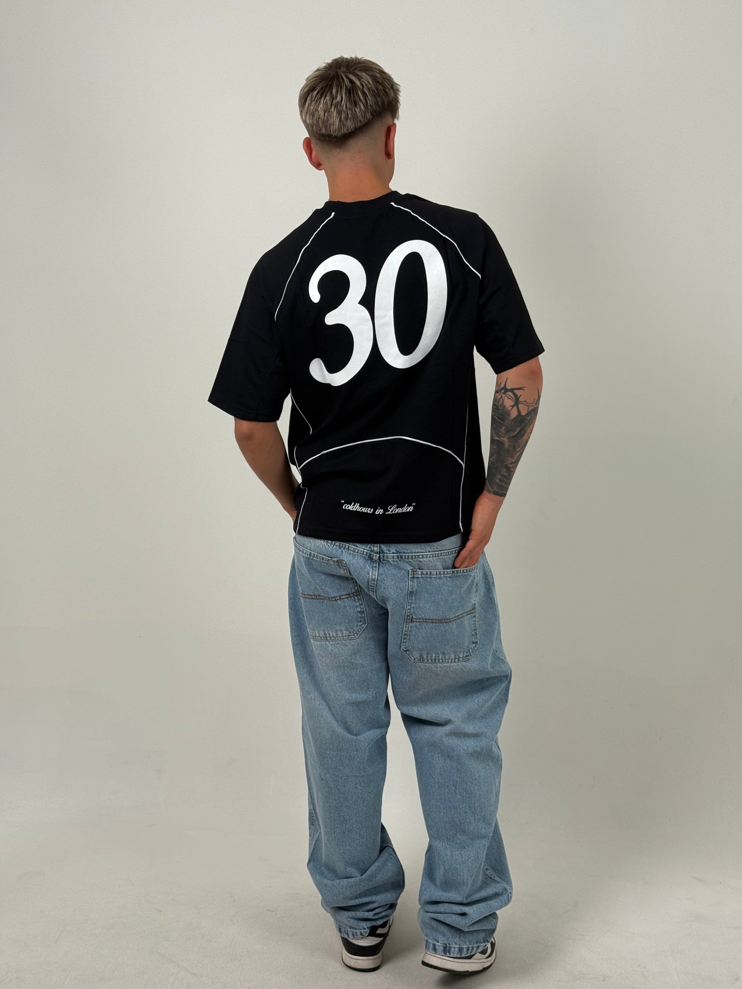 Remera Urbana 30 – Negra