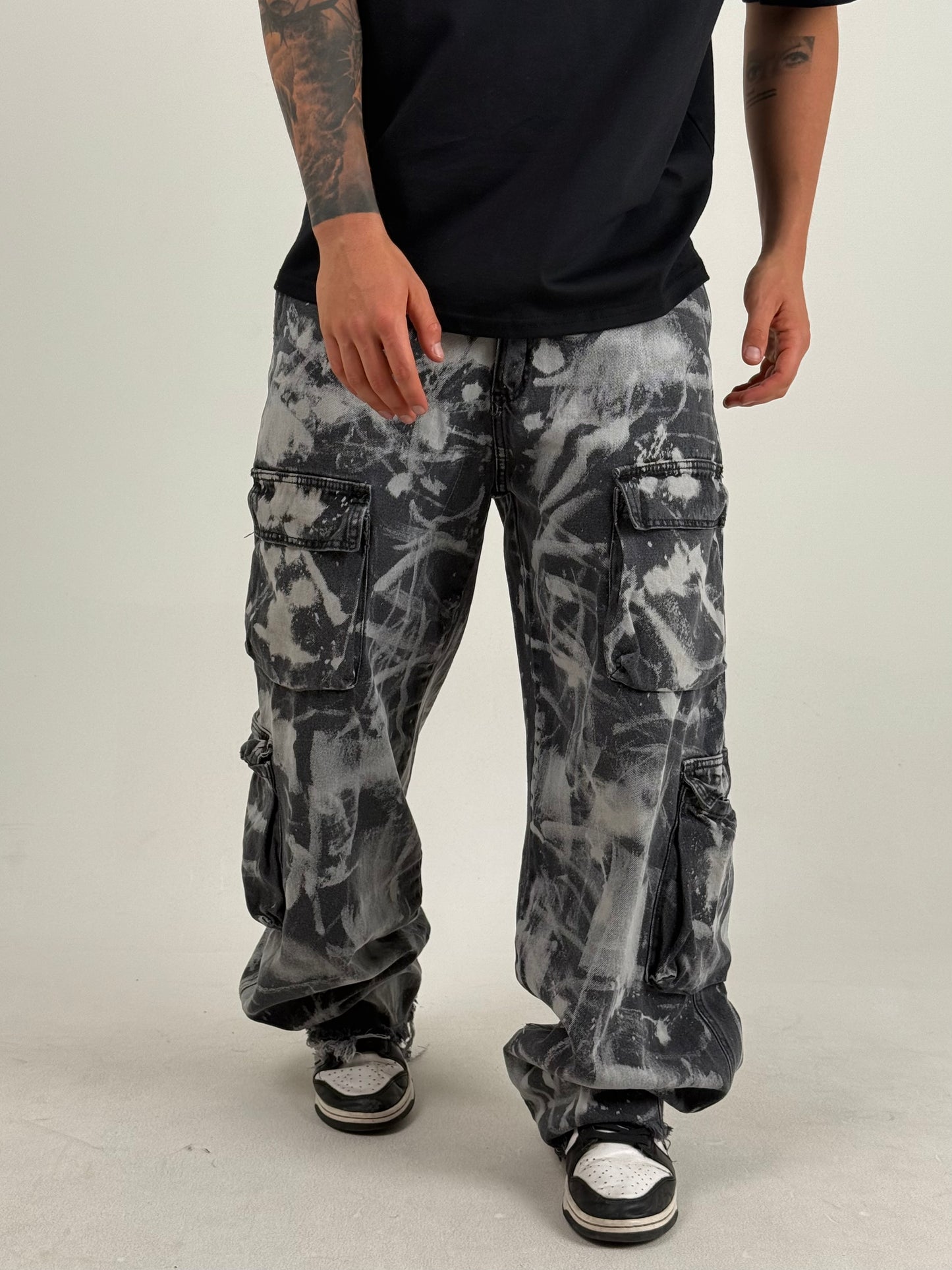 Baggy Urbano Efecto Manchado – Blanco/Negro