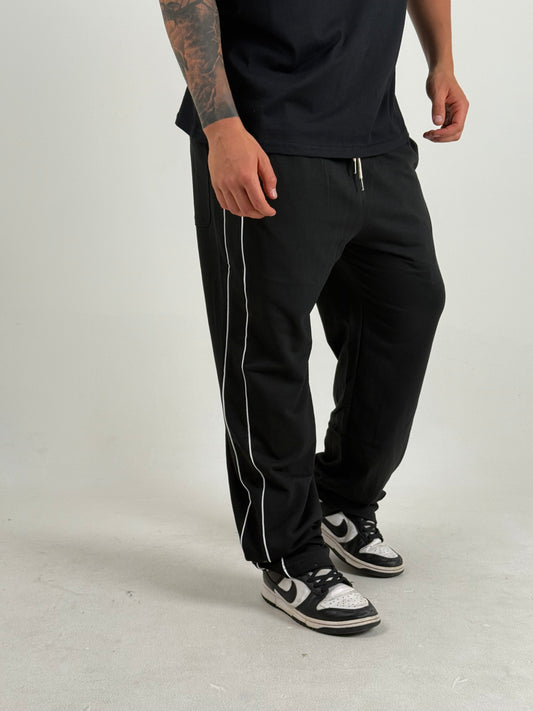 Pantalón Deportivo Urbano – Negro Línea Blanca