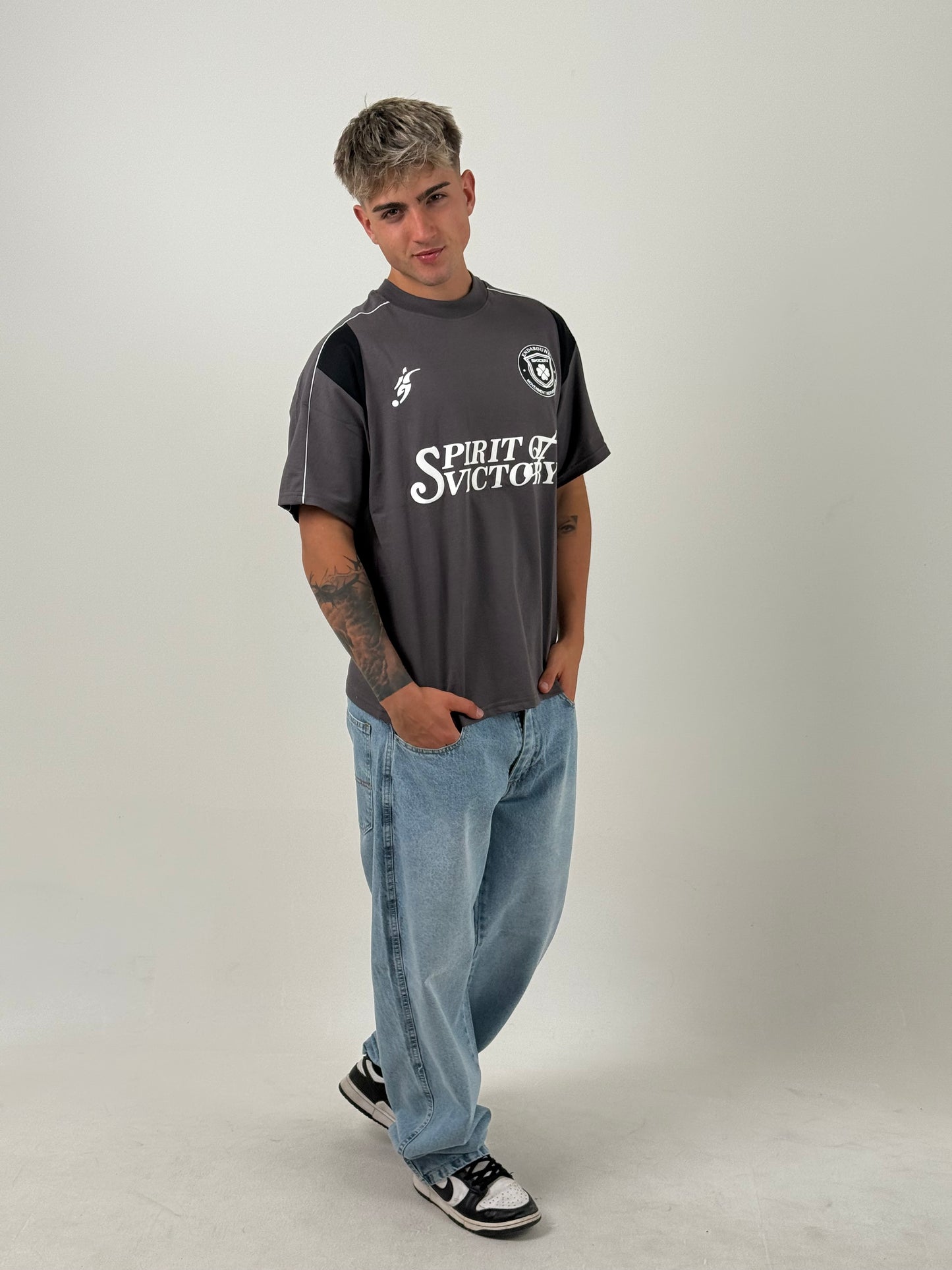 Remera Spirit of Victory – Gris