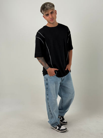 Remera Oversize Líneas Laterales – Negra