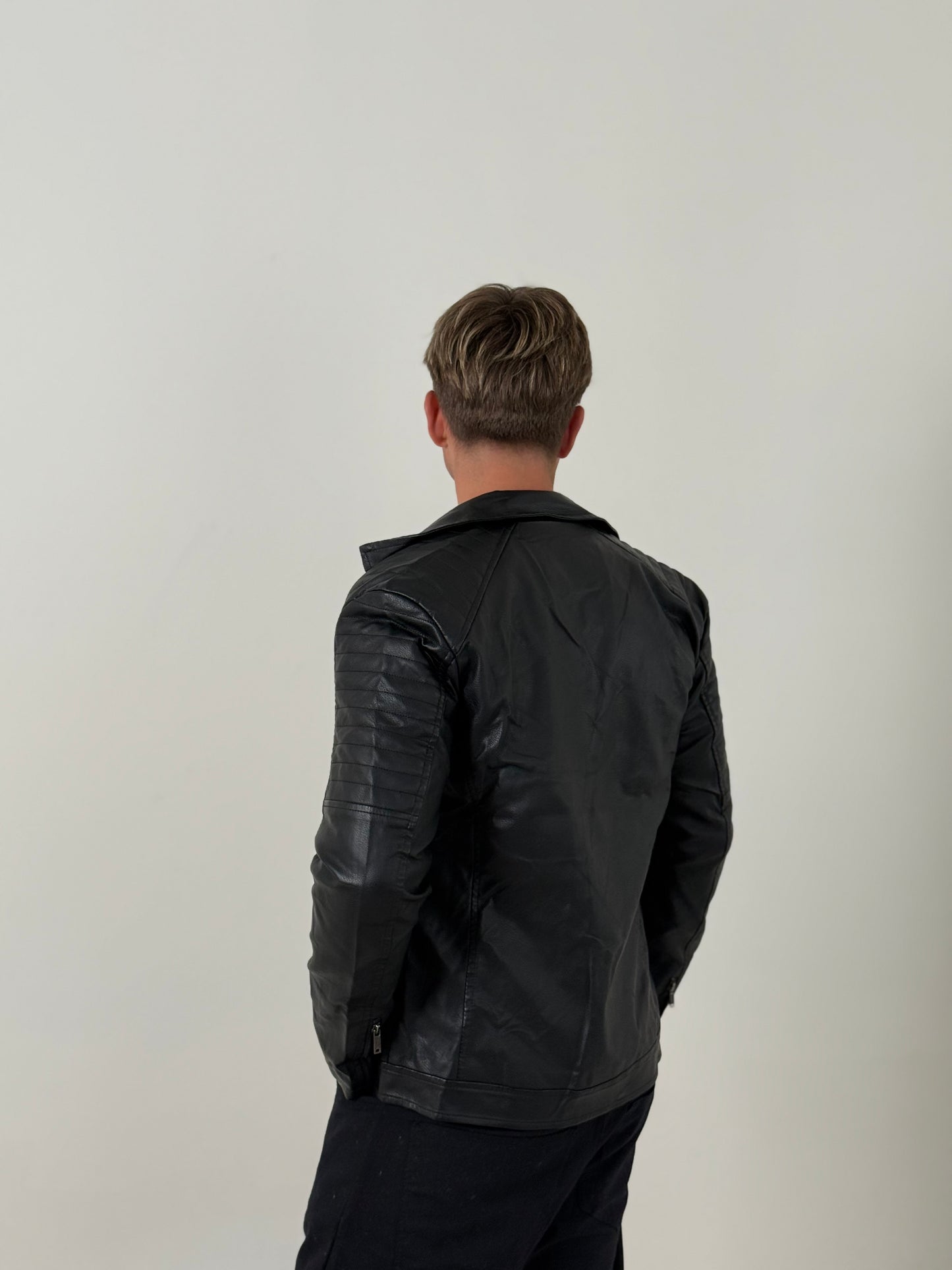 Campera Biker Hombre – Cuero Sintético con Cierre