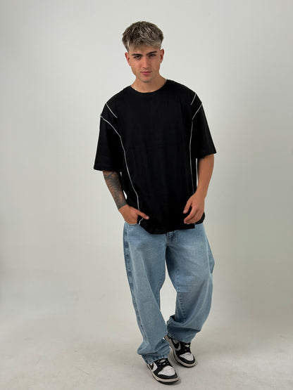 Remera Oversize Líneas Laterales – Negra