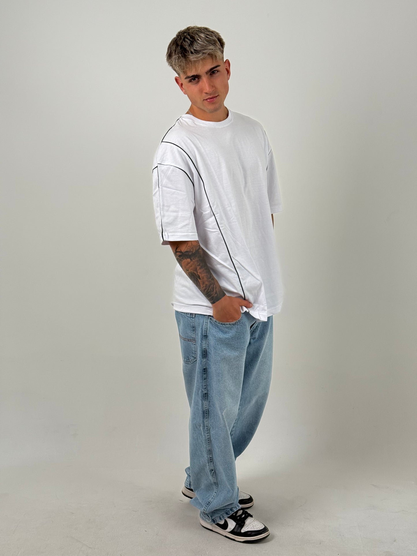 Remera Oversize Líneas Laterales – Blanca