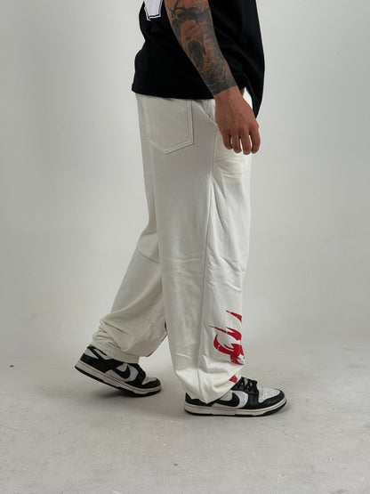 Pantalón Deportivo Urbano Gótico – Blanco/Rojo